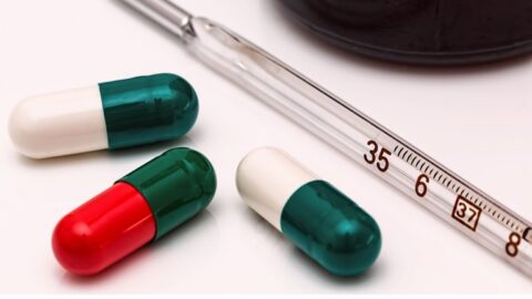 Vaccino anti Covid-19 e farmaci contro la fragilità ossea:

nessuna interferenza per chi si vaccina